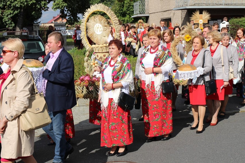 Dożynki parafialne w parafii Nawiedzenia N.M.P. w Rozprzy...