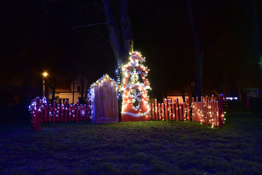 Boże Narodzenie na rynku w Gąsawie. Zobaczcie świąteczne iluminacje [zdjęcia]