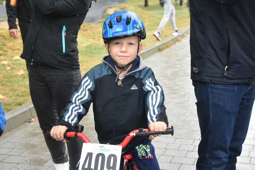 Mini Tour de Rybnik 2018: Dzieci nie wystraszyły się pogody i ścigają się na rowerach