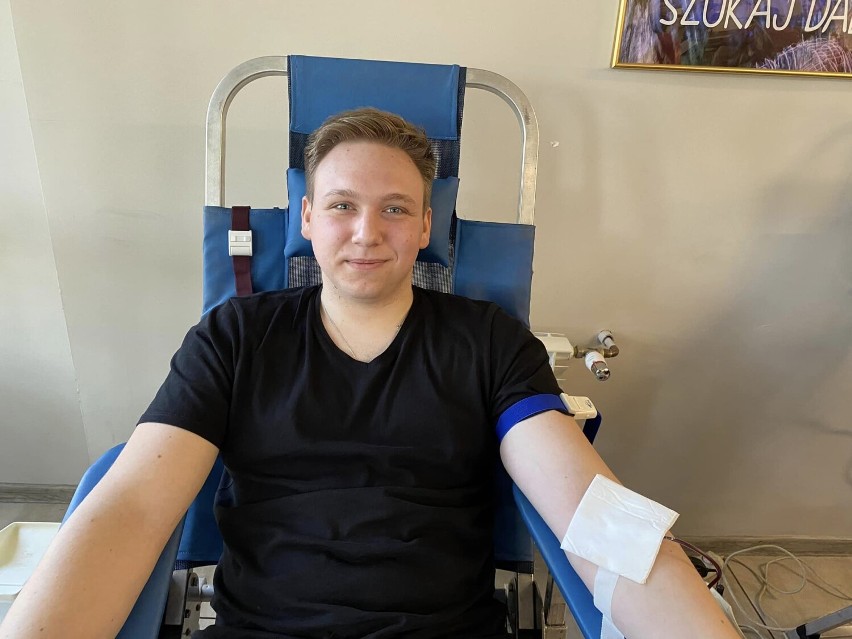 Tydzień z Profilaktyką w ZSP 1 w Radomsku. Uczniowie i nauczyciele oddawali krew. ZDJĘCIA