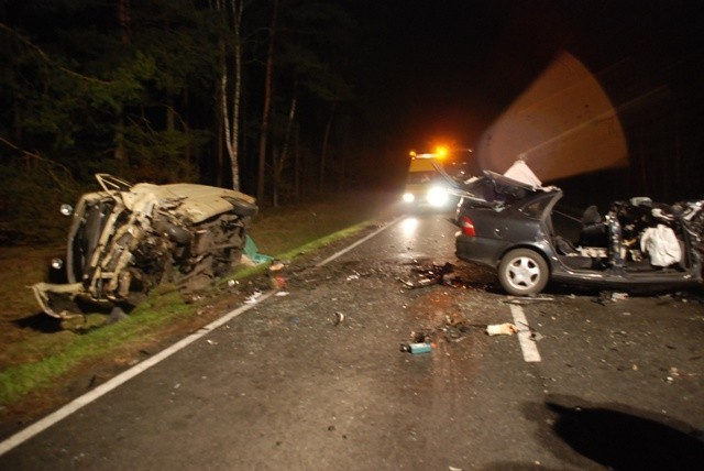 Wypadek na K-10 pod Piłą. Na trasie Stara Łubianka - Wałcz zginęły dwie osoby [ZDJĘCIA]