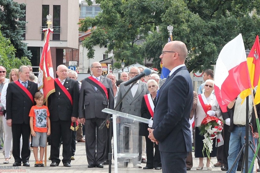 Uroczystość odbyła się pod Pomnikiem Żołnierza Polskiego na...