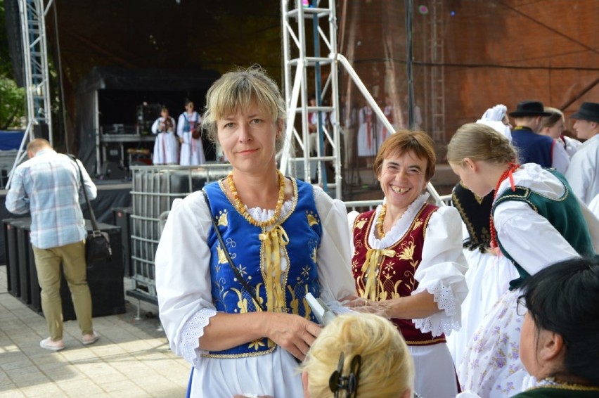 Muzyka Regionów podczas LDJ. Zaśpiewały ludowe zespoły nie tylko z Polski [WIDEO,ZDJĘCIA]