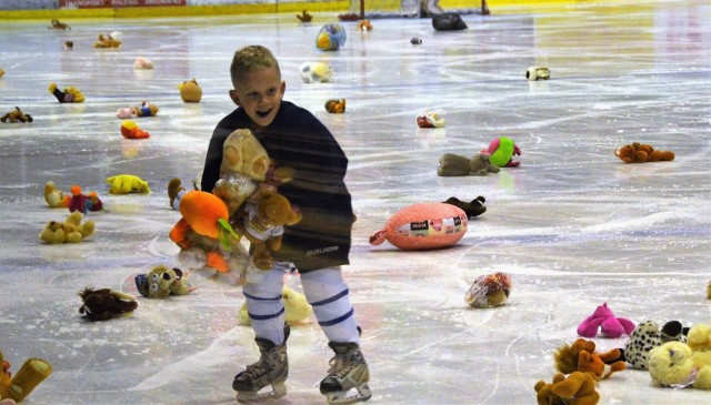 W piątek, 9 lutego, podczas meczu Unii przeciwko GKS Tychy, w oświęcimskiej hali zostanie przeprowadzona III edycja akcji Teddy Bear Toss. Tym razem jej celem jest pomoc choremu 7-letniemu Tymonowi Stankowi.