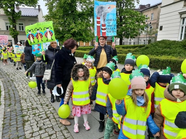Przedszkolaki z radomskiego przedszkola wzięły udział w marszu ekologicznym. Więcej na kolejnych slajdach >>>