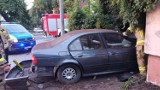 Kierowca osobowego auta uderzył w budynek w Skwierzynie. Jedna osoba trafiła do szpitala