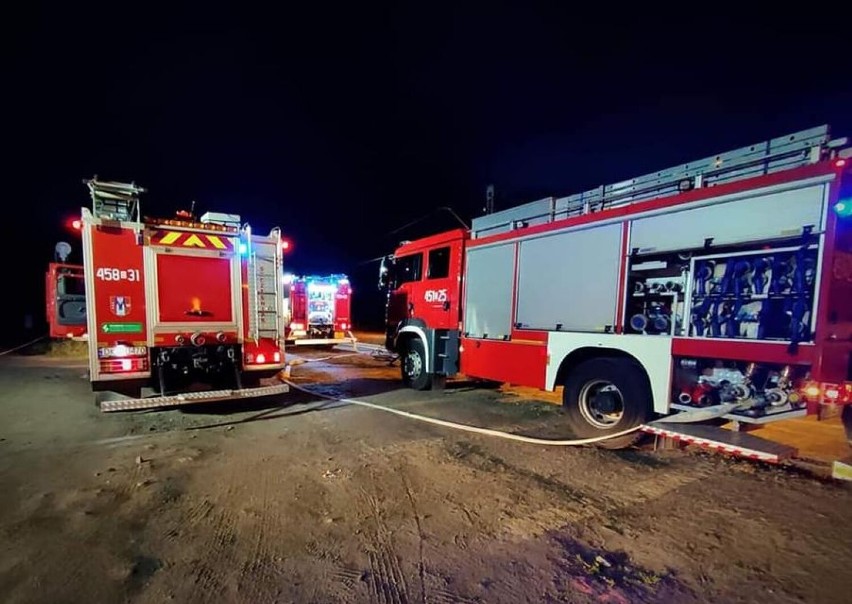 Nocny pożar pociągu w Sędzisławiu. Utrudnienia na linii kolejowej Wrocław - Szklarska Poręba