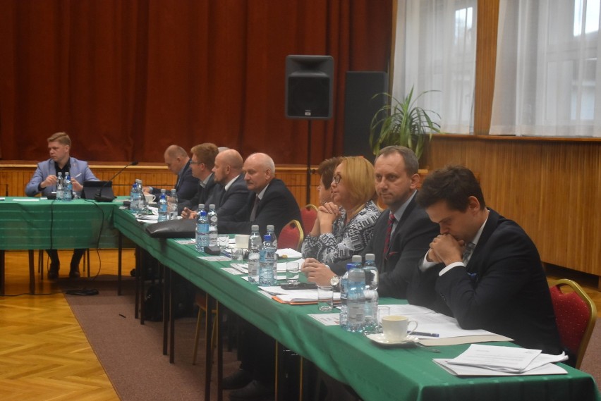 Burzliwa sesja Rady Powiatu w Olkuszu. Przyszli mieszkańcy Osieka 