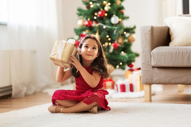 Szukasz pomysłu na prezent na święta dla swojego dziecka, a może musisz kupić coś dla bratanicy lub siostrzeńca? Oto poradnik i przestroga dla "Mikołaja".