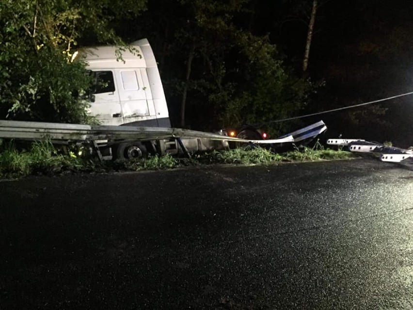 Wypadek ciągnika siodłowego pod Zbąszyniem [FOTO]