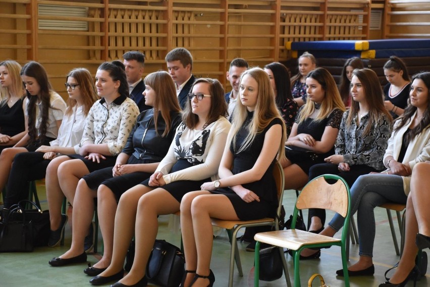 Zespół Szkół Ponadgimnazjalnych w Poddębicach. Uroczyste...