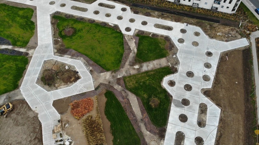 Park w Czyżynach nabiera kształtów [ZDJĘCIA Z DRONA]