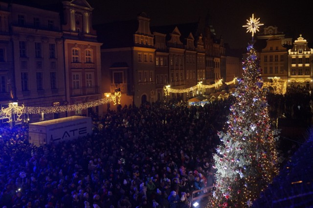 W pierwszy grudniowy weekend, jak co roku na płycie Starego Rynku rozbłysła świąteczna choinka.