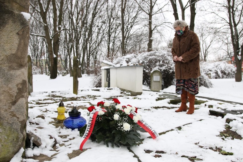 Chełm. Na cmentarzy żydowskim złożono kwiaty i symboliczny kamień. Zobacz zdjęcia