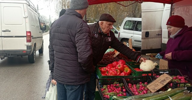 Targowisko w Jędrzejowie 14 grudnia. Zobacz ceny warzyw i owoców  >>>