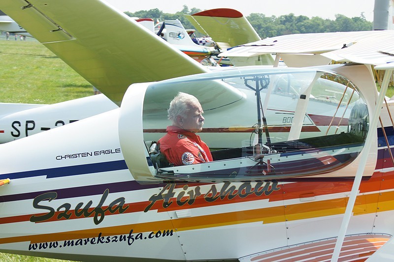 Zginął Marek Szufa. Słynny pilot akrobacyjny, wilokrotnie był gościem Aeroklubu Ostrowskiego. FOTO