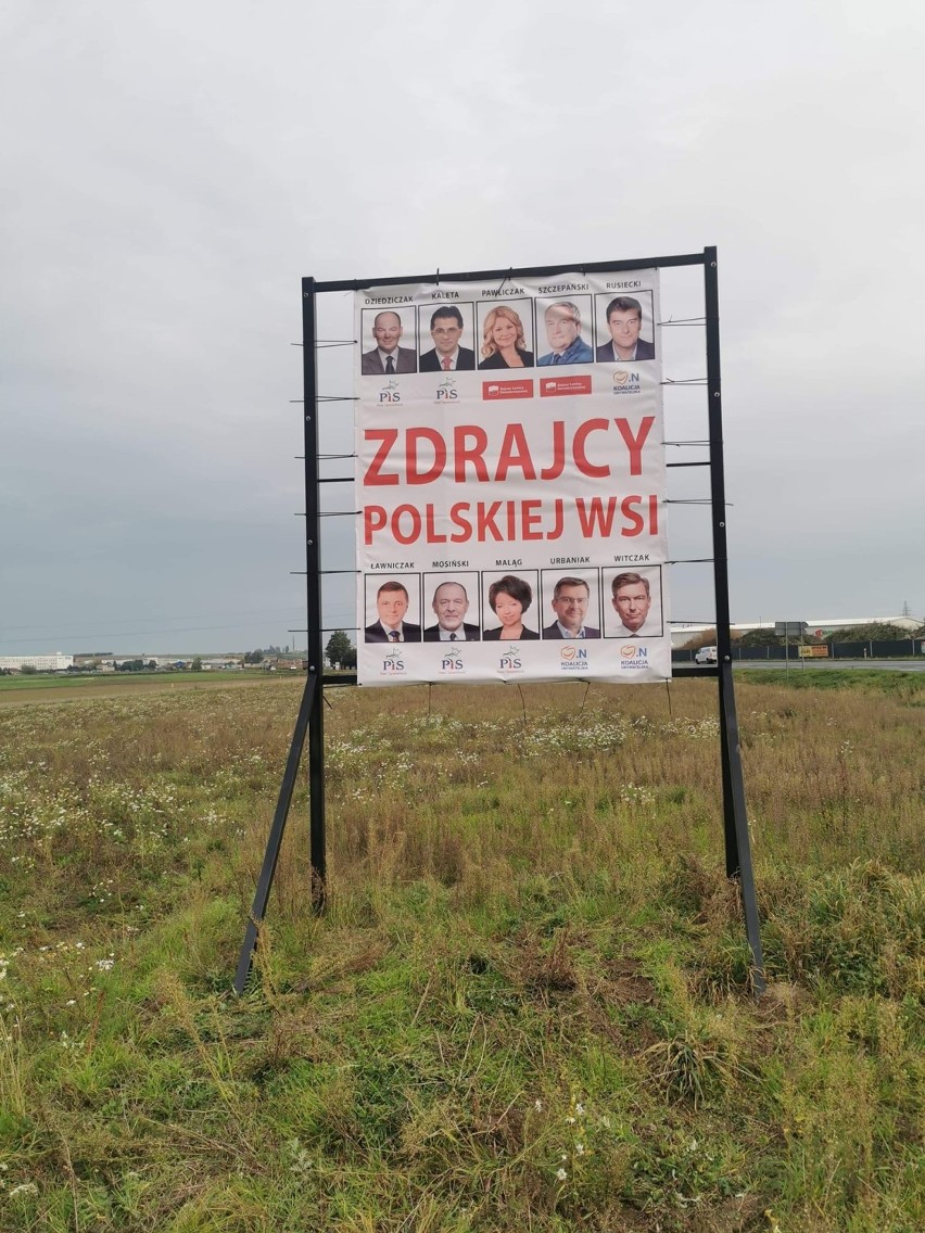 Gostyń. Rolnicy blokowali drogi w całej Polsce. W proteście w Krajewicach wzięło udział blisko 300 ciągników [ZDJĘCIA I WIDEO] 