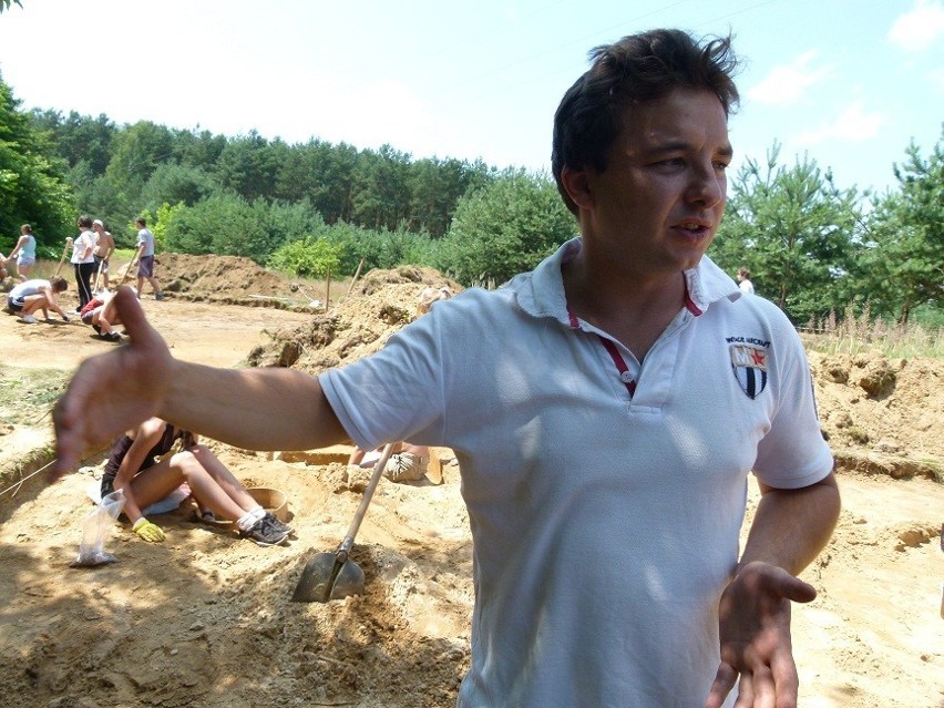 Tomaszów: Archeolodzy odkryli groby sprzed 1.800 lat w dzielnicy Brzustówka