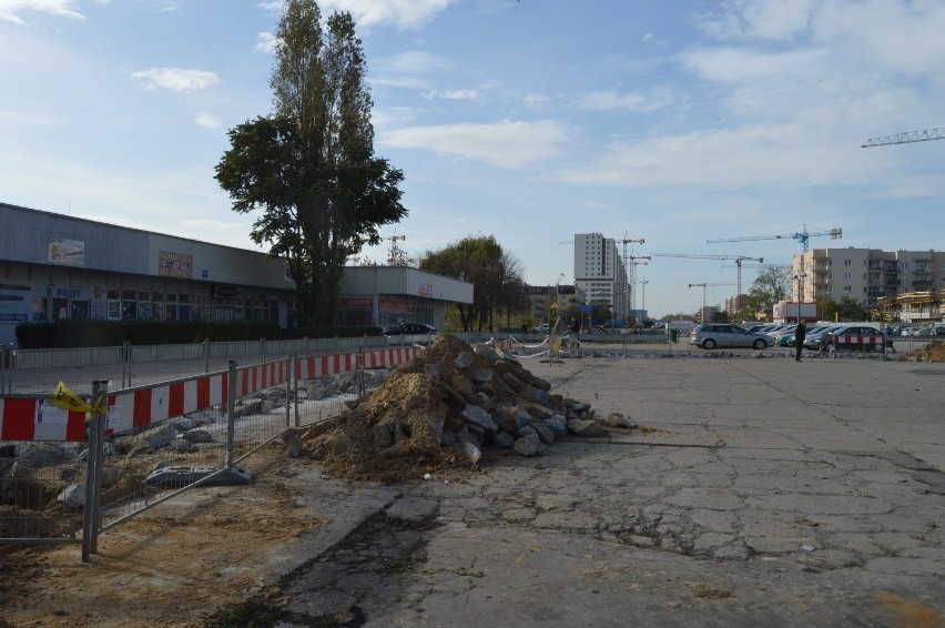 Kraków. Pas startowy na lotnisku w Czyżynach jest rozkopany. Radny pyta, kto to zrobił? [ZDJĘCIA]