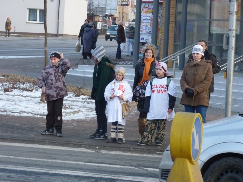 Marsz Nordic Walking &quot;Zauważ mnie. Chodzi p(o) zdrowie&quot; Częstochowa-Grudziądz w Radomsku [ZDJĘCIA]
