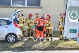 Leszno. Wypadek na Spółdzielczej. Ranna  została kobieta w siódmym miesiącu ciąży. Z pomocą ruszyli policjanci [ZDJĘCIA i FILM]