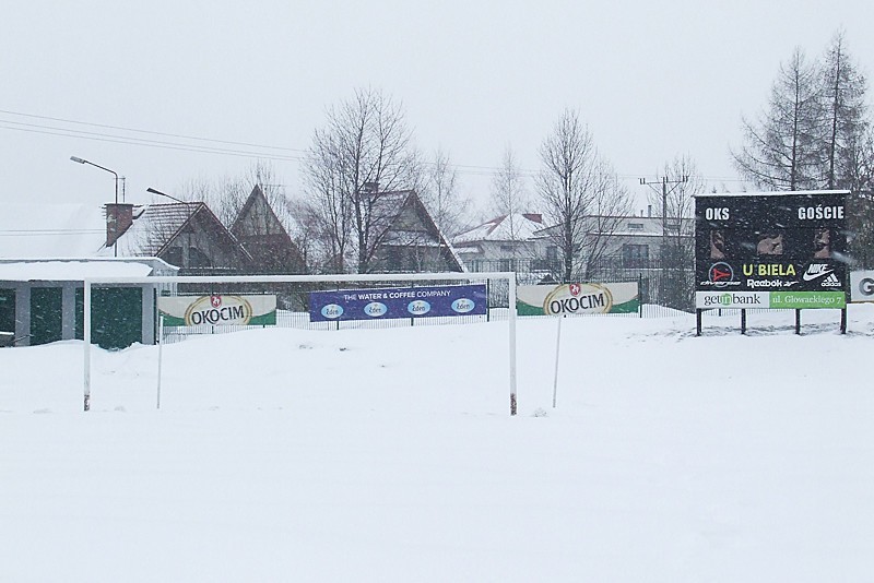 Okocimski Brzesko - Bogdanka Łęczna: Stadion &quot;Piwoszy&quot; w śniegu [ZDJĘCIA]