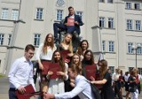 Zakończenie roku szkolnego maturzystów w I LO (Chrobry) w Piotrkowie 2019 [ZDJĘCIA, FILM]