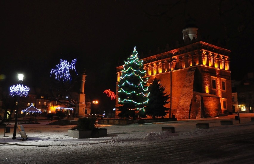  Sandomierz w świątecznej szacie. Nocą zachwyca [ZOBACZ ZDJĘCIA]