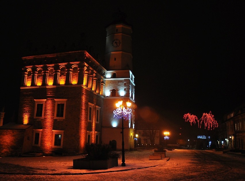  Sandomierz w świątecznej szacie. Nocą zachwyca [ZOBACZ ZDJĘCIA]