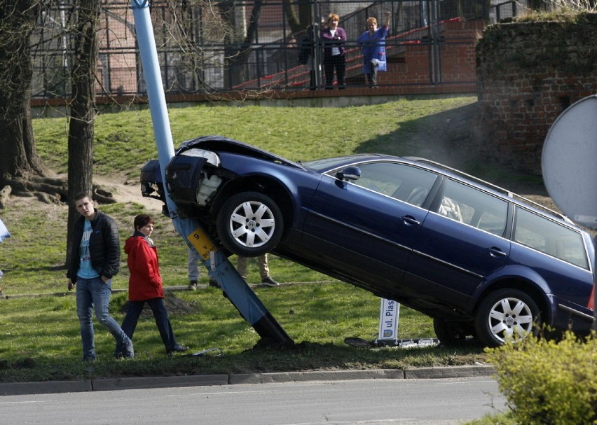 Stłuczka z latarnią w Legnicy