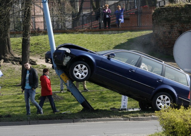 Stłuczka z latarnią w Legnicy