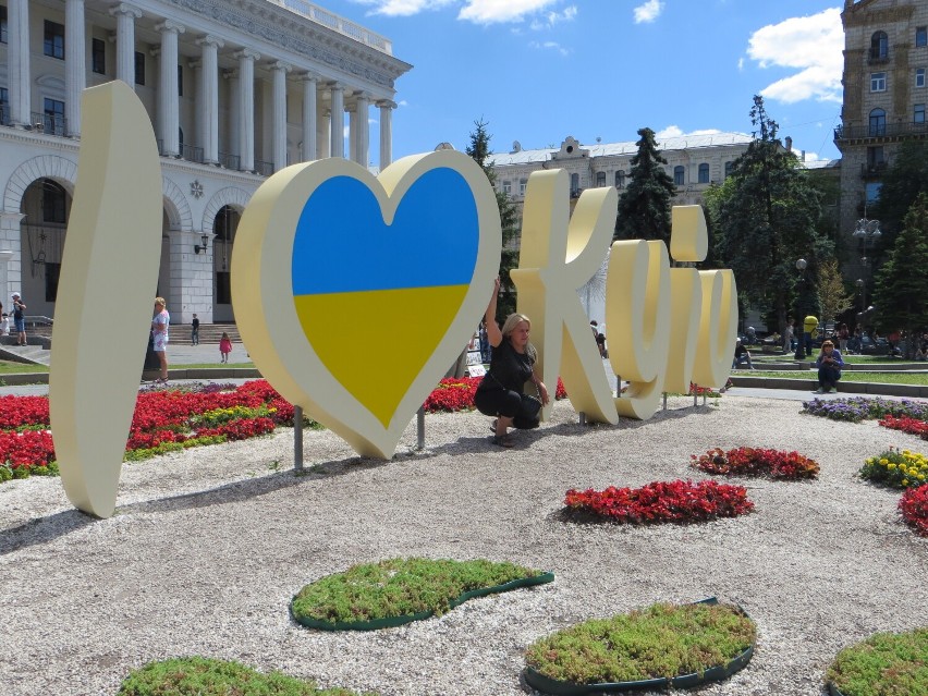 Ukraina jest wielkim i pięknym krajem. Warto tam się wybrać,...