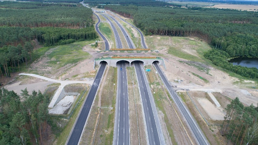 Tak w sierpniu 2022 z lotu ptaka wygląda droga ekspresowa S5...