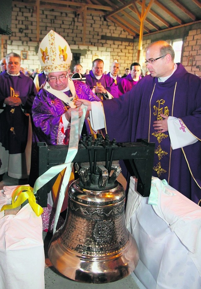 Abp Głódź poświęcił już kaplicę na działce, gdzie stanie kościół.