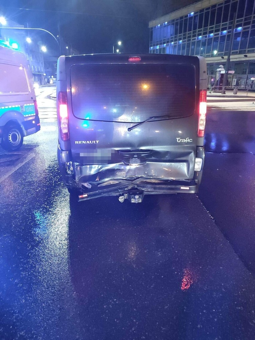 Wypadek pod Jubilatem w Krakowie. BMW zderzyło się z dostawczakiem