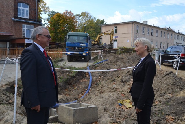Prezes szpitala Janusz Boniecki oraz jego zastępczyni Marzena Mrozek cieszą się z inwestycji.
