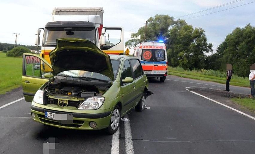 Kolizja dwóch aut w Rynarzewie [zdjęcia]