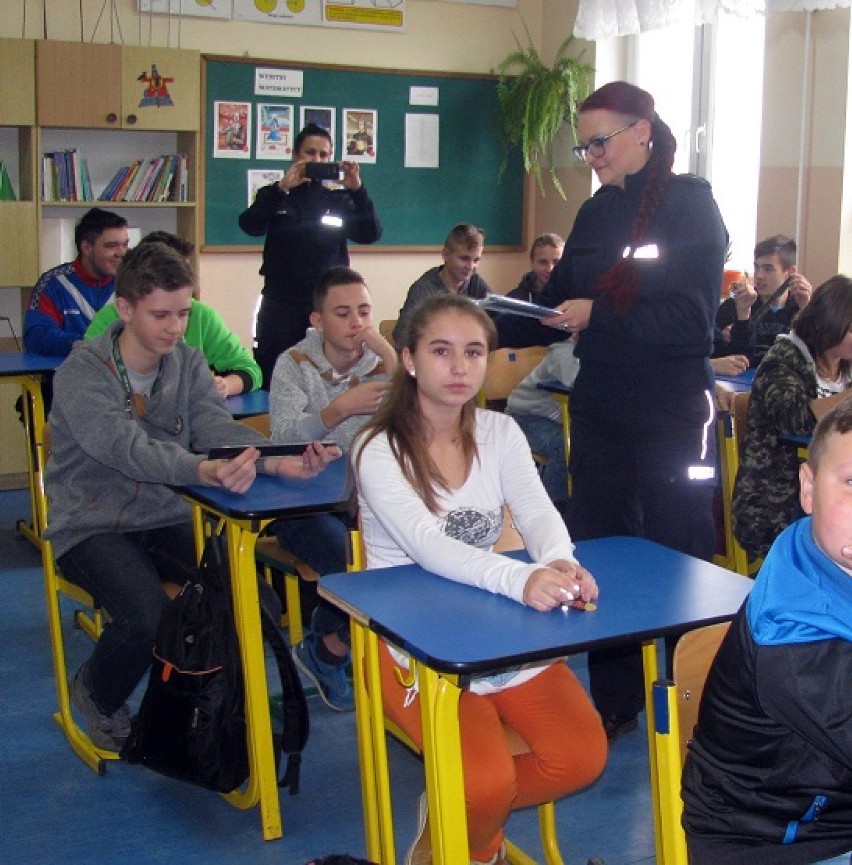 Policjanci spotkali się z uczniami Gimnazjum w Wandowie