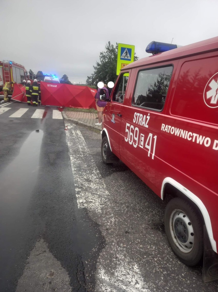 Śmiertelny wypadek w Lututowie. Zginął 58-letni motocyklista. Dwie pasażerki osobówki trafiły do szpitala 