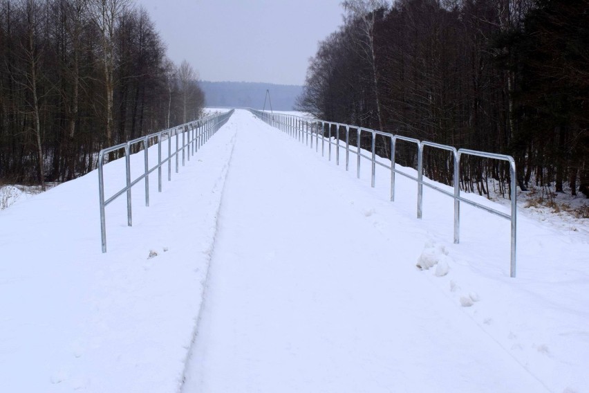 Ścieżka łącząca Borówno i Bączek w zimowej scenerii ZDJĘCIA 
