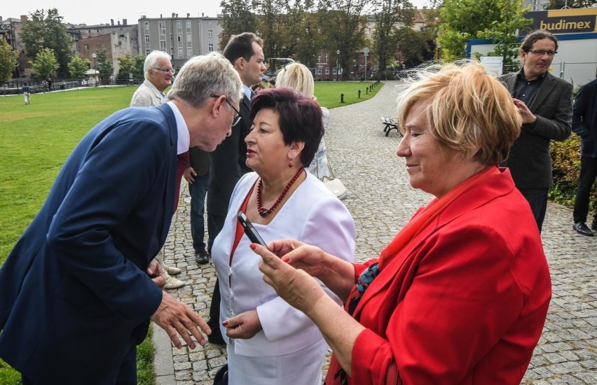 W piątek 14 września komisja wyborcza zarejestrowała...