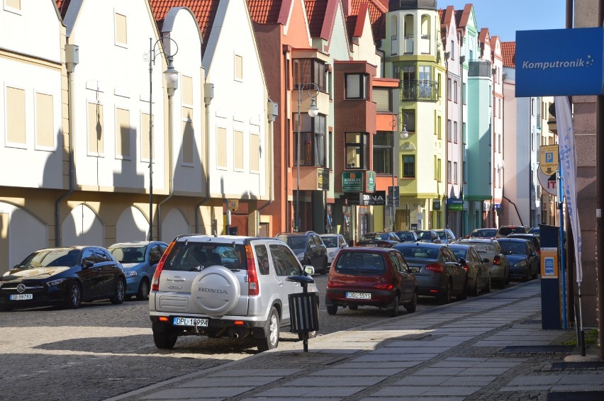 Parkowanie na Starówce

Brak miejsc parkingowych w centrum...