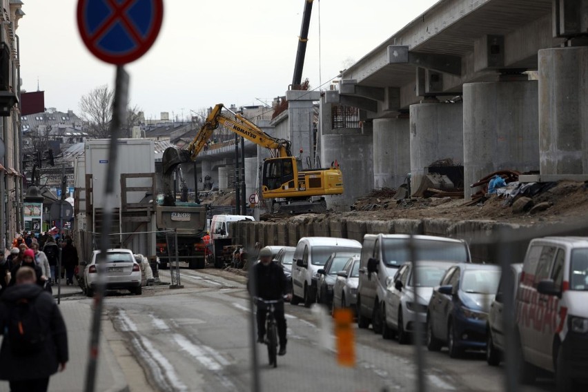 Nowe życie pomiędzy estakadami. Mieszkańcy czekają na konkrety