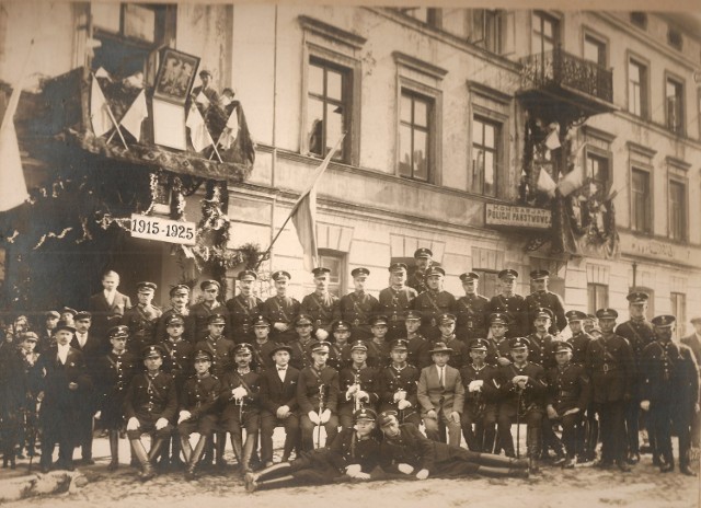 Komisariat policji przy ul. Jerozolimskiej 1 (zdjęcie z 1925 roku).

Archiwum Andrzeja Kobalczyka