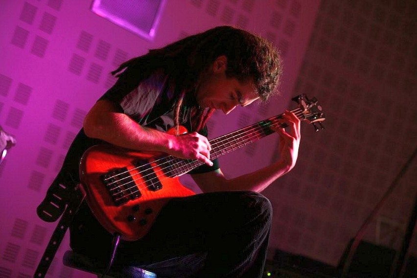 Grzegorz Kosiński to utalentowany basista z Gliwic.