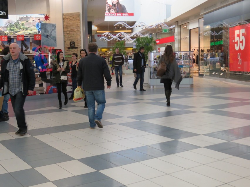 Katowice: Wigilijny szał zakupów. Galerie handlowe w centrum są oblegane