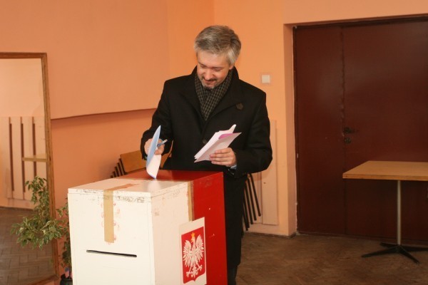 Wybory 2010 w Nowym Sączu: Lachowicz, Nowak, Sas zagłosowali (ZDJĘCIA)