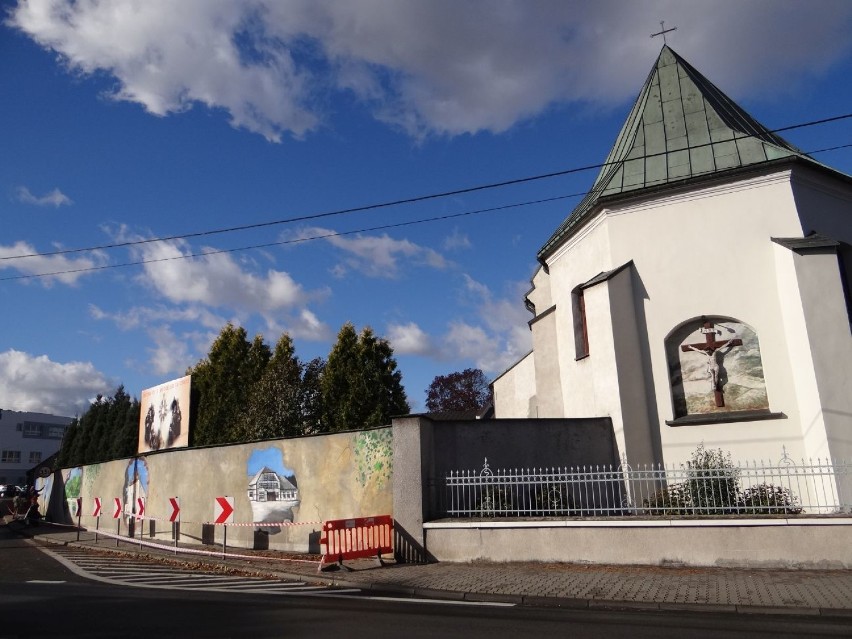 Powstaje graffiti na murze klasztornym w Wieluniu [ZDJĘCIA]