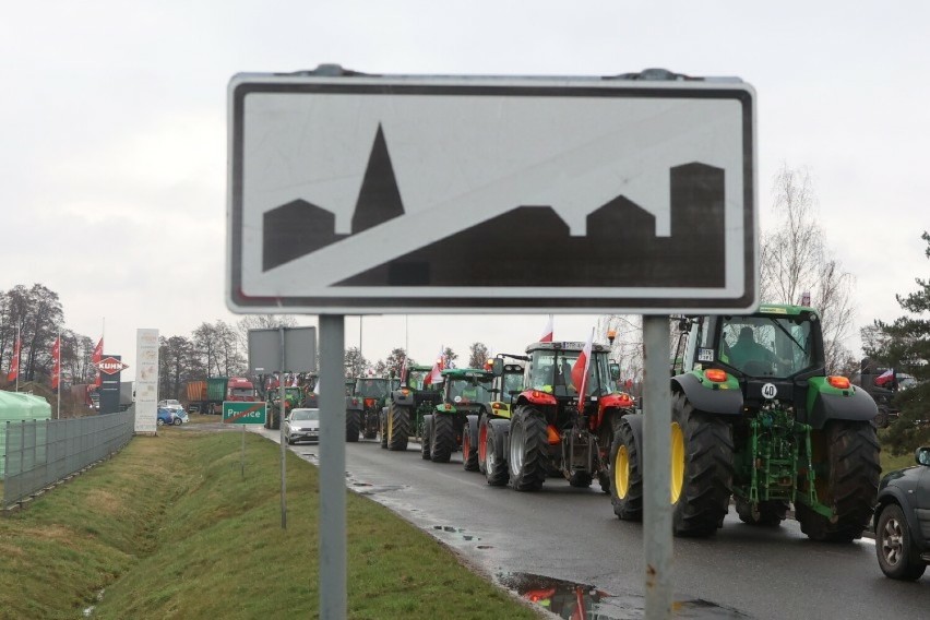 Rolnicy blokują ważne dolnośląskie drogi poprzez wolny...