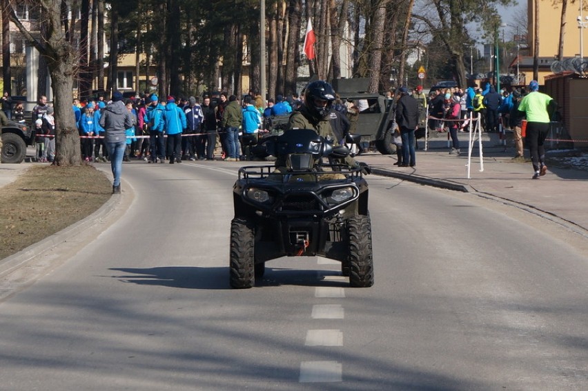 Policjanci na lublinieckim biegu pamięci Tropem Wilczym [FOTO]